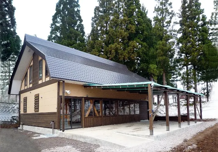 森林セラピー体験休憩施設の外観