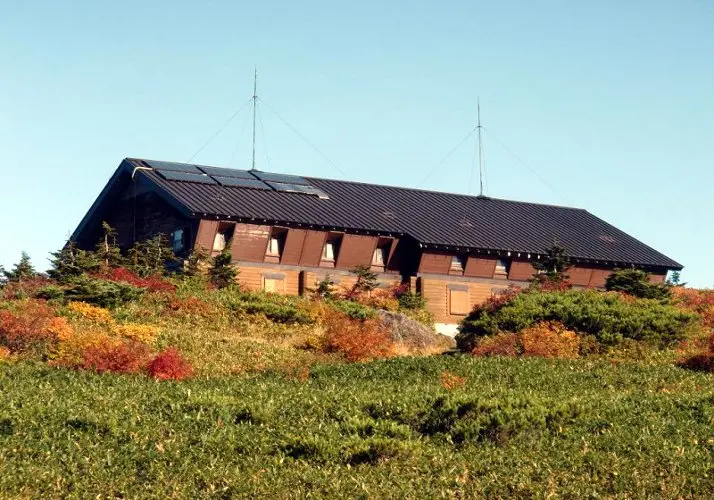 苗場山自然体験交流センターの外観
